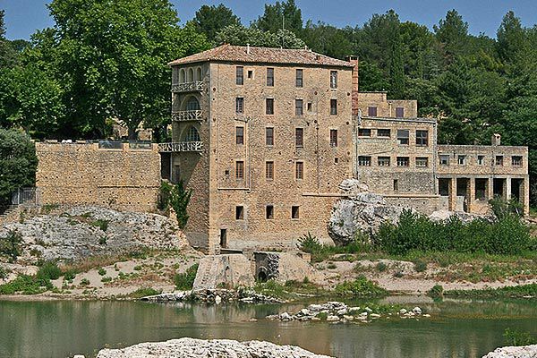 Le vieux moulin du Pont du Gard